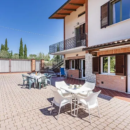 Awesome In With 5 Bedrooms, Wifi And Outdoor Swimming Pool Дом отдыха Кастильоне-дель-Лаго