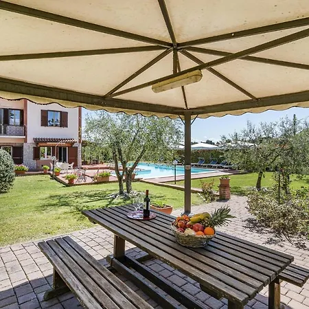 Awesome In With 5 Bedrooms, Wifi And Outdoor Swimming Pool Кастильоне-дель-Лаго