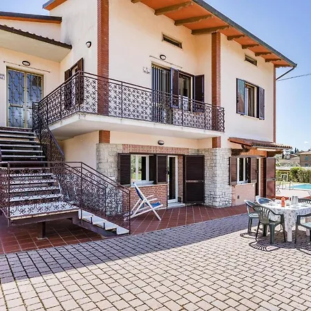 Awesome In With 5 Bedrooms, Wifi And Outdoor Swimming Pool Дом отдыха Кастильоне-дель-Лаго