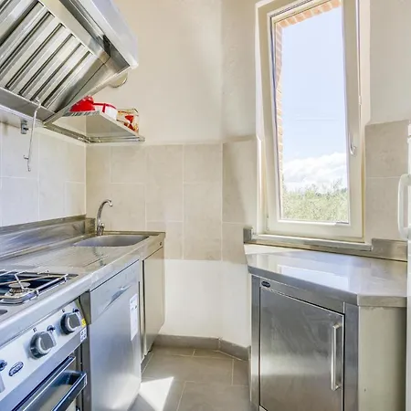 Holiday home Awesome In With 5 Bedrooms, Wifi And Outdoor Swimming Pool