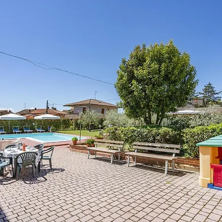 Awesome In With 5 Bedrooms, Wifi And Outdoor Swimming Pool * Кастильоне-дель-Лаго