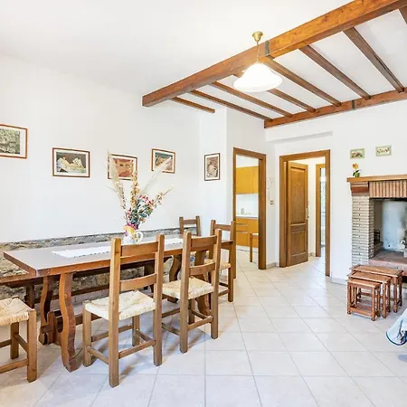 Awesome In With 5 Bedrooms, Wifi And Outdoor Swimming Pool Дом отдыха