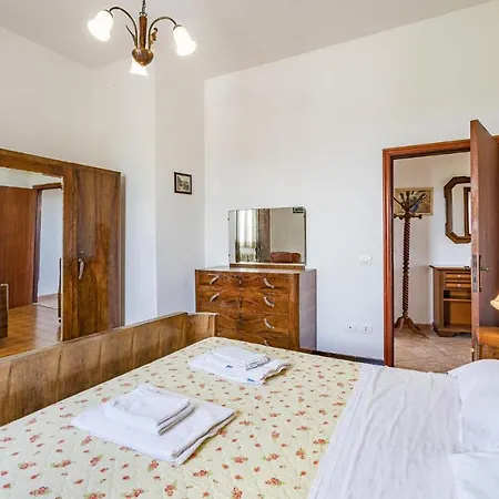 Awesome In With 5 Bedrooms, Wifi And Outdoor Swimming Pool Кастильоне-дель-Лаго