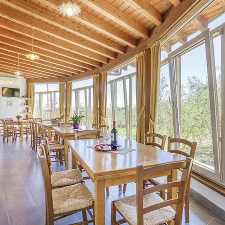 Awesome In With 5 Bedrooms, Wifi And Outdoor Swimming Pool * Кастильоне-дель-Лаго