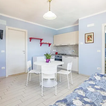 Awesome In With 5 Bedrooms, Wifi And Outdoor Swimming Pool Дом отдыха Кастильоне-дель-Лаго