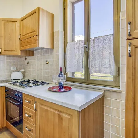 Awesome In With 5 Bedrooms, Wifi And Outdoor Swimming Pool Дом отдыха Кастильоне-дель-Лаго