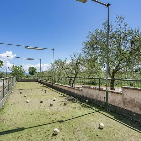 Дом отдыха Awesome In With 5 Bedrooms, Wifi And Outdoor Swimming Pool *