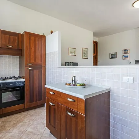 Дом отдыха Awesome In With 5 Bedrooms, Wifi And Outdoor Swimming Pool Кастильоне-дель-Лаго