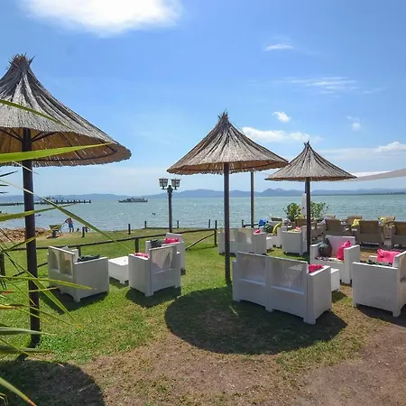 Дом отдыха Awesome In With 5 Bedrooms, Wifi And Outdoor Swimming Pool Кастильоне-дель-Лаго